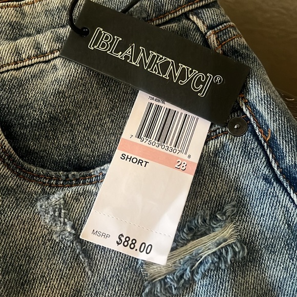 Nwt blank nyc denim shorts - Picture 3 of 5
